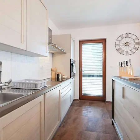 With Parking Space - Diklo, - 23042 Ζαντάρ